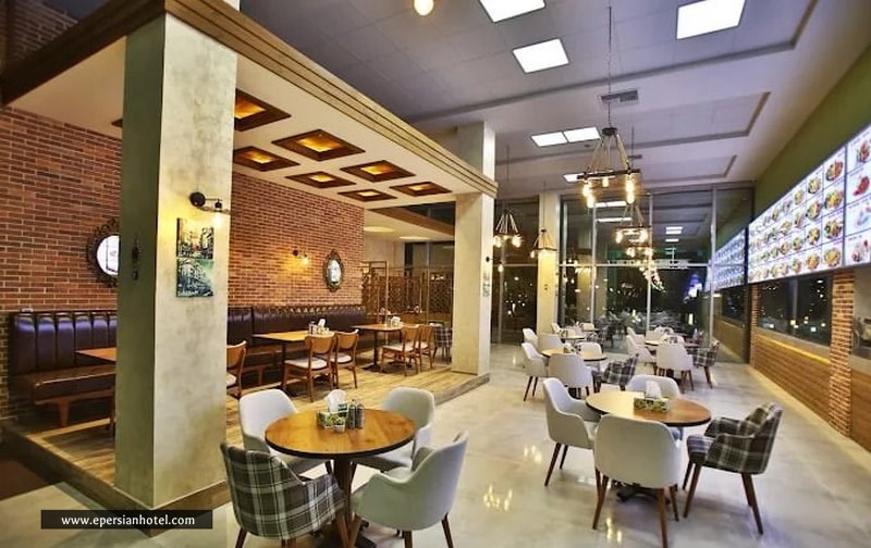 رستوران مرکز خرید کوروش کیش